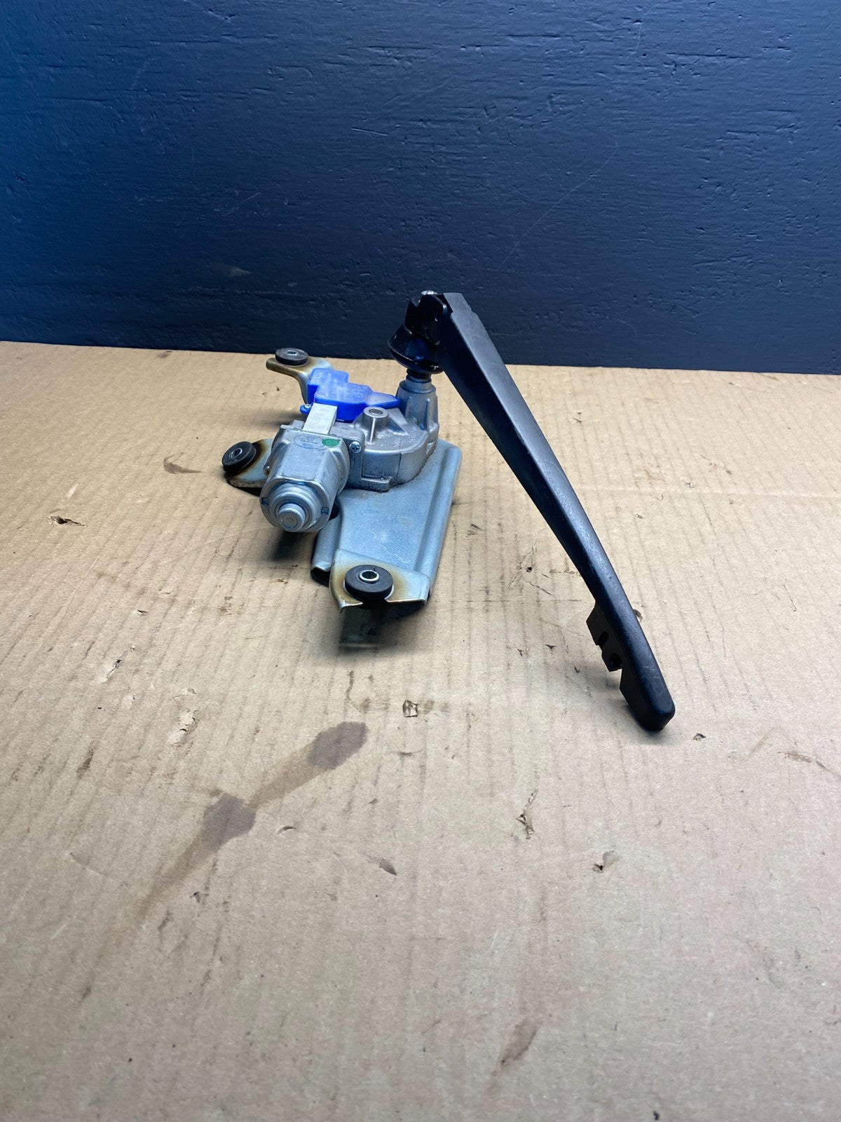 2015 to 2018 Subaru Outback Legacy Window Windshield Wiper Motor Linkage AB41832