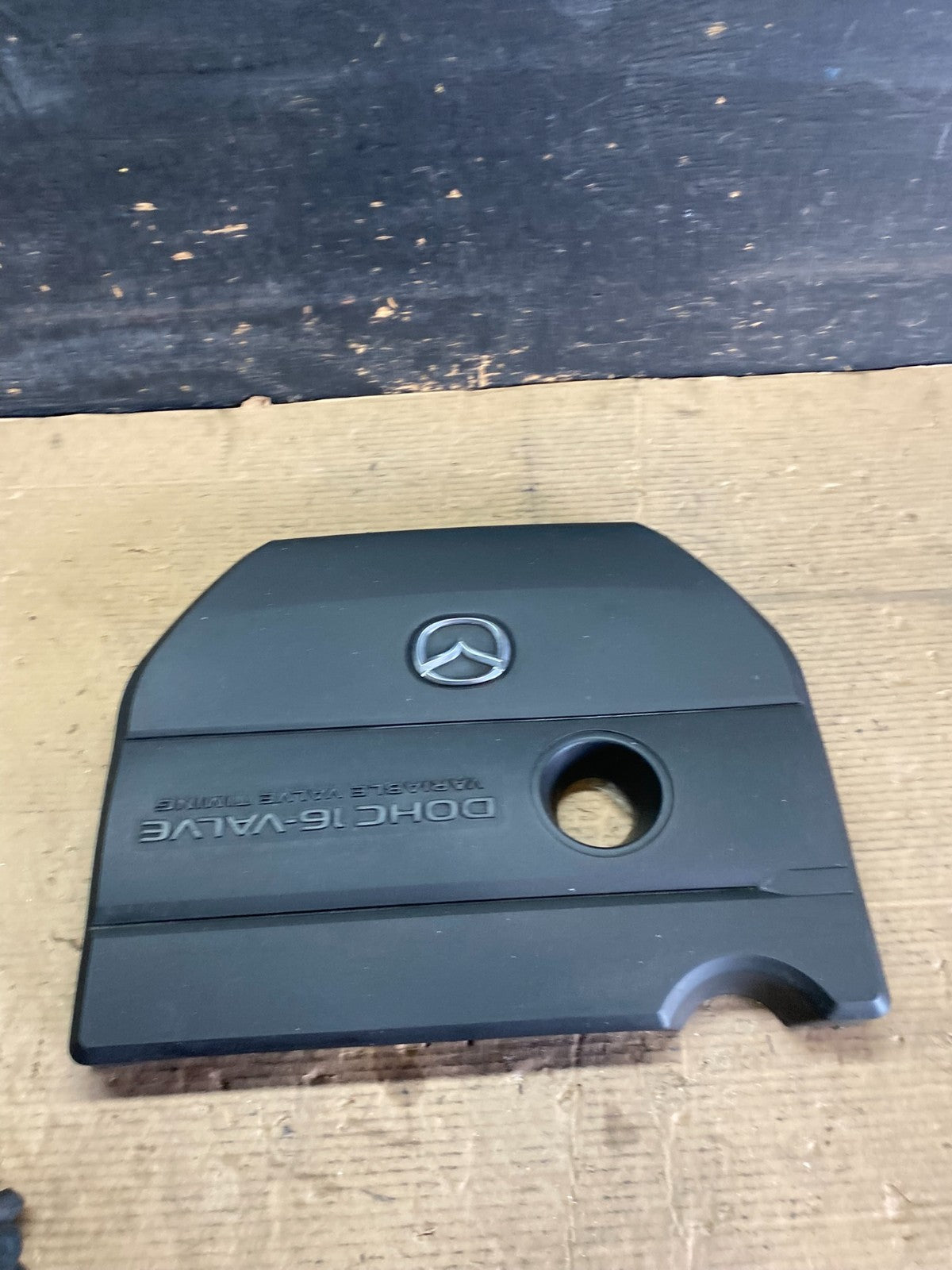 2004 to 2009 Mazda 3 DOHC 16 VALVE Engine Shield Top Cover Oem R5096 DG1