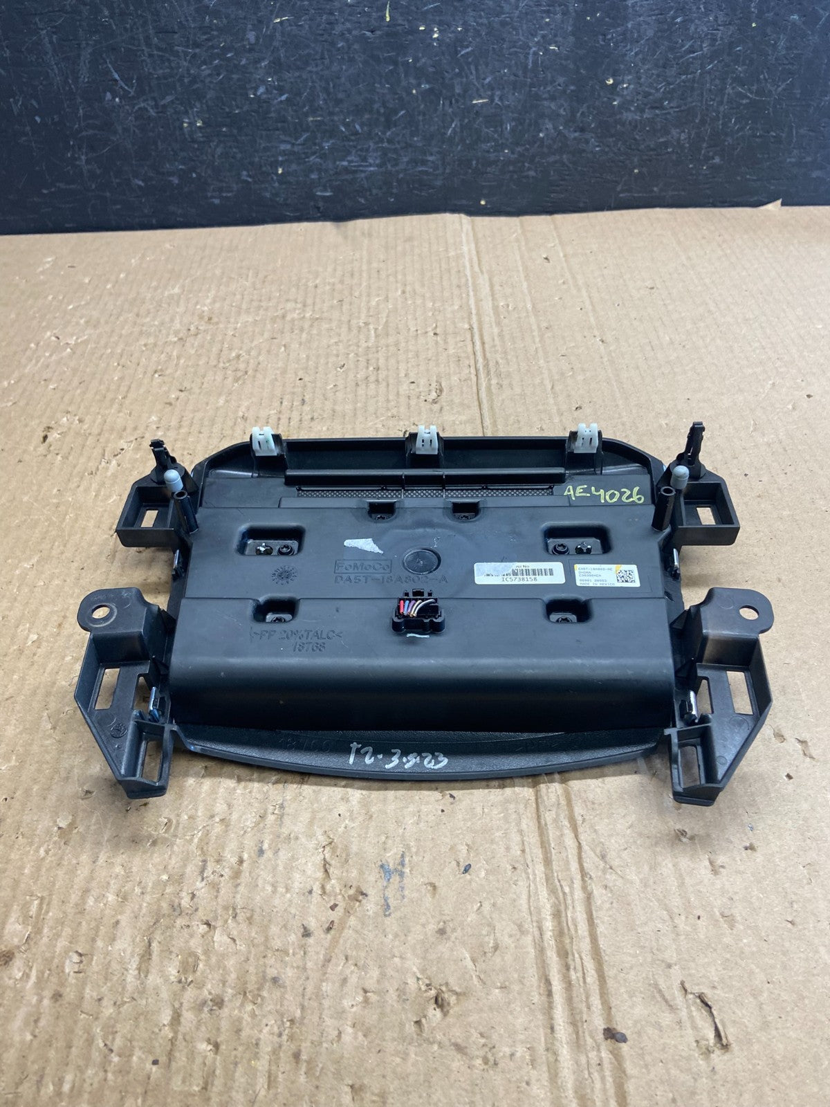 2013 to 2016 Lincoln MKS Radio Dual Climate Control Panel Air Vent AE4026 DG5