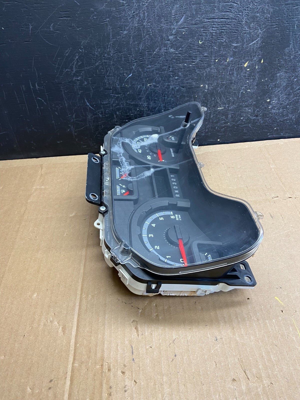 2009 to 2011 Ford E150 E250 E350 VAN Gauge Speedometer Cluster ad2151 DG1