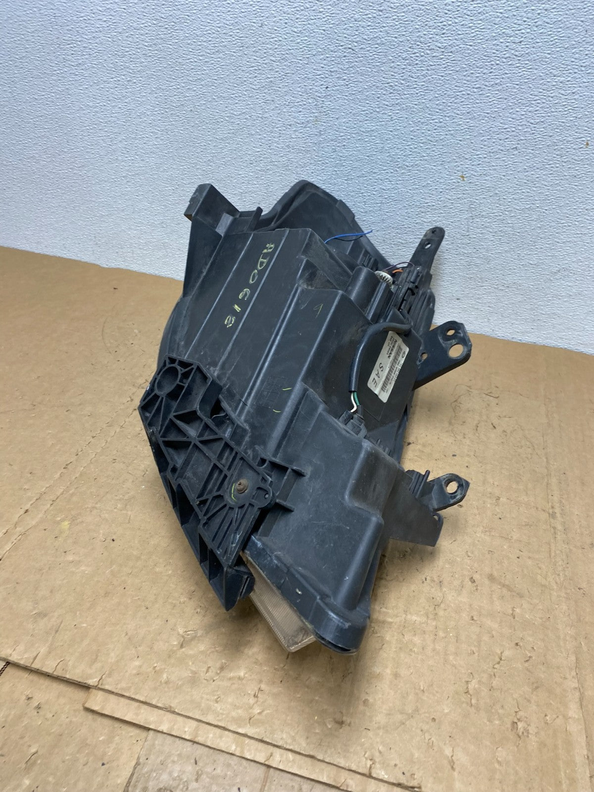 2008 to 2012 Nissan Versa Headlight Halogen Left Driver Lh Side AD0618 DW7