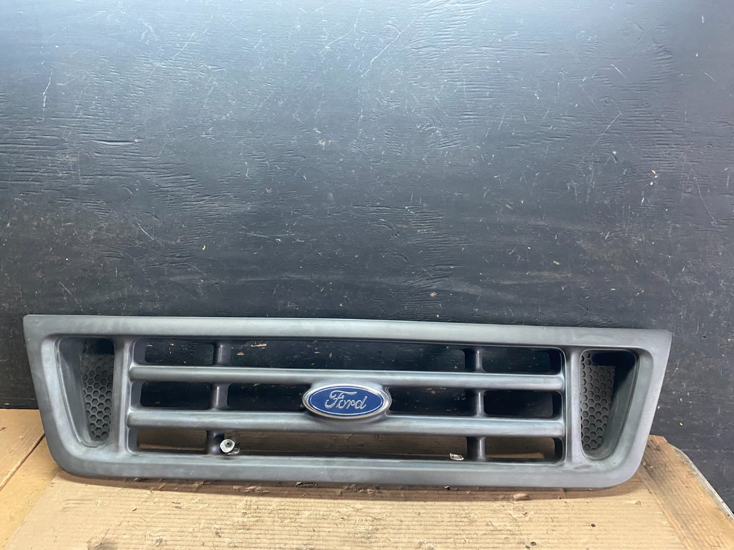 2003 to 2007 Ford Econoline E150 E250 E350 Front Grille Grille OEM s5655 DG0