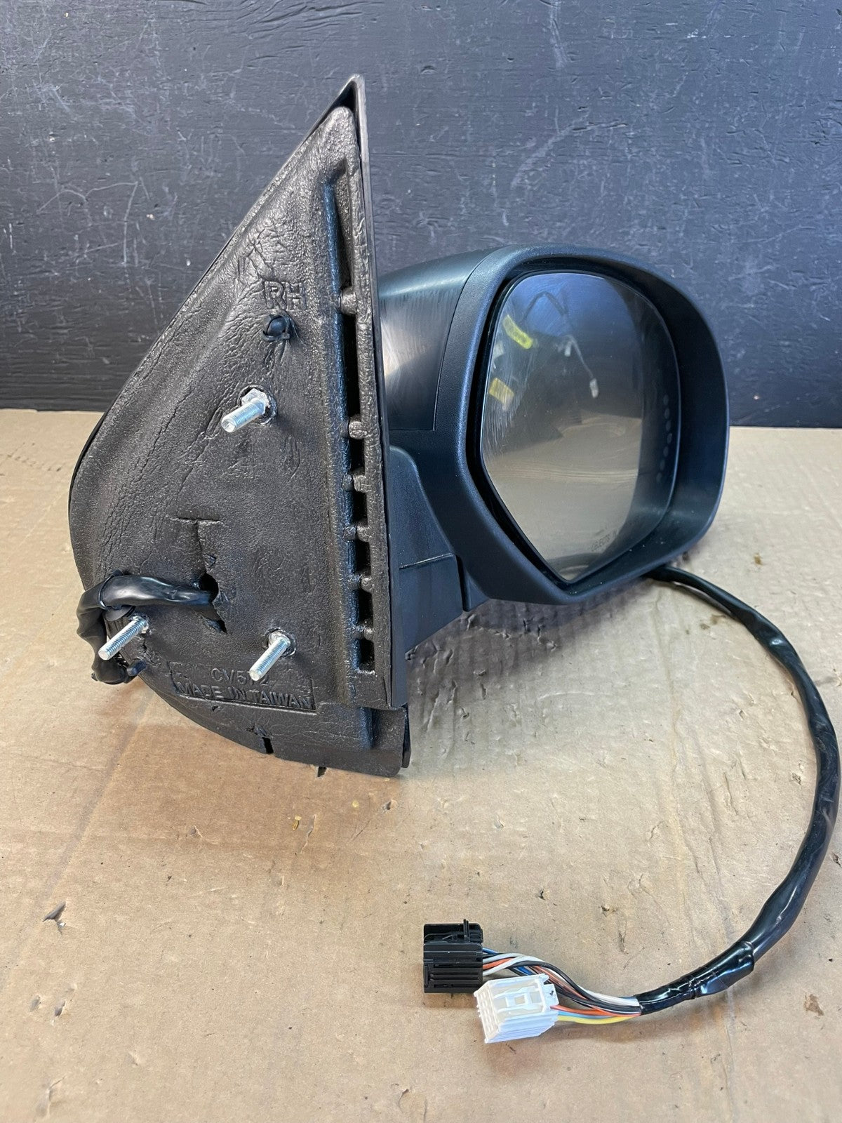 2007-2013 Chevrolet Tahoe Silverado Suburban Right Passenger Mirror AC9879 LK2