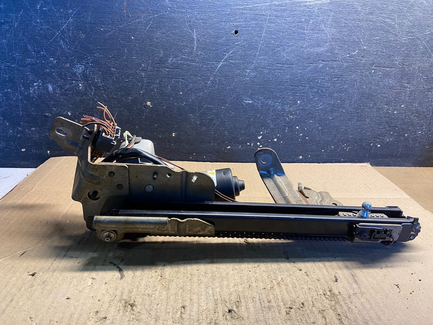 2011-2014 Volkswagen Routan Motor Liftgate Tailgate Control Module Z0715 DG3