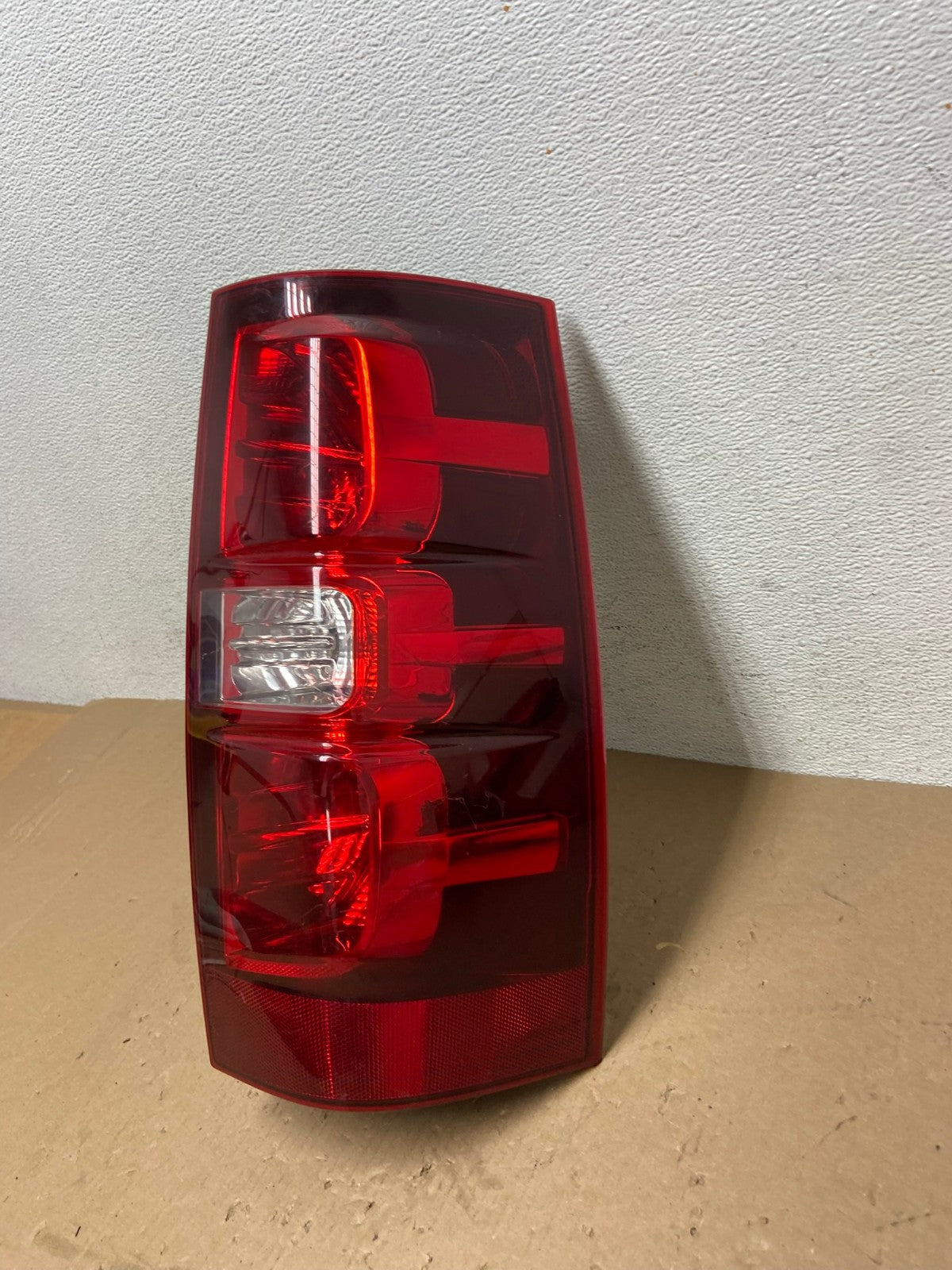 2007-2013 Chevrolet Avalanche Right Passenger RH Side Tail Light AD7735 LK1