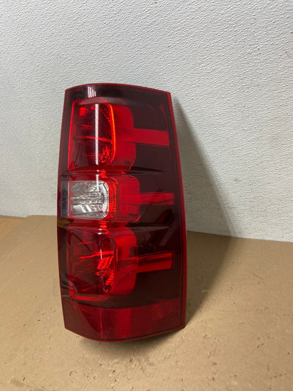2007-2013 Chevrolet Avalanche Right Passenger RH Side Tail Light AD7735 LK1