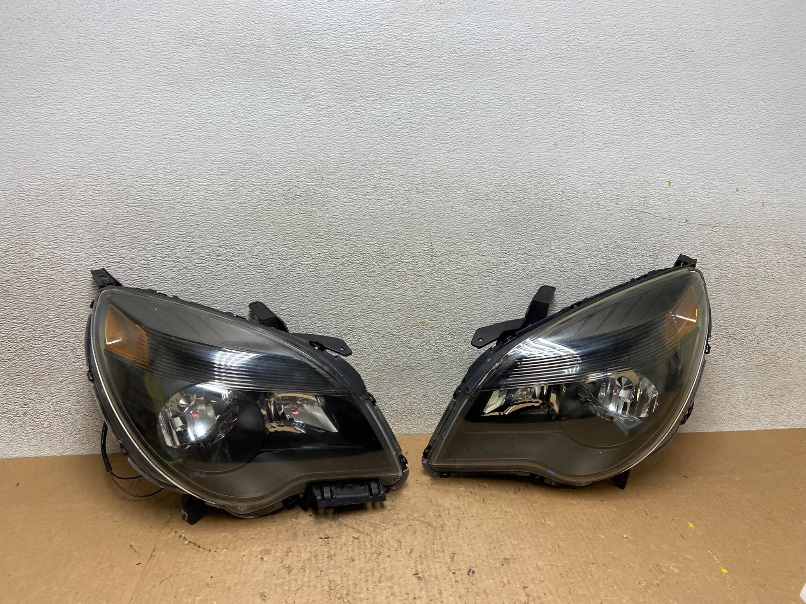 2010 - 2015 Chevrolet Equinox Halogen Headlights Left+Right Side Set AA0114 DW0