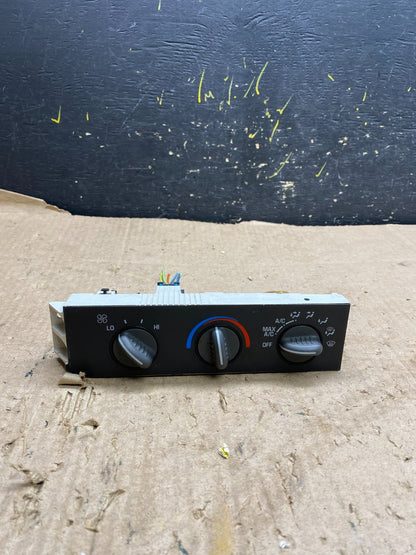 2001 - 2007 GMC Chevrolet Express 1500 Climate Control A/C Z1959 DG0