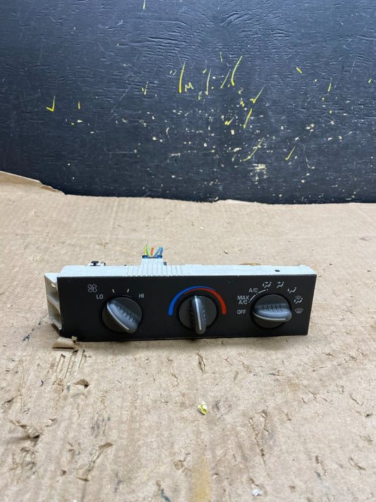 2001 - 2007 GMC Chevrolet Express 1500 Climate Control A/C Z1959 DG0