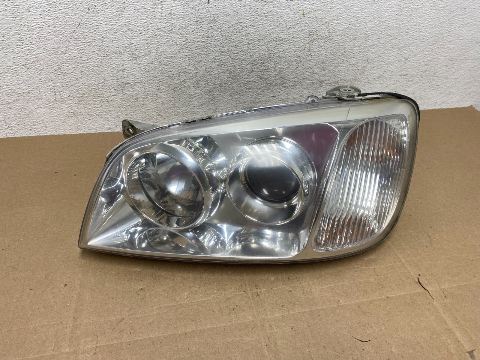 2004 2005 Hyundai XG350 XG Left Driver LH Headlight Halogen AE4947 DW0