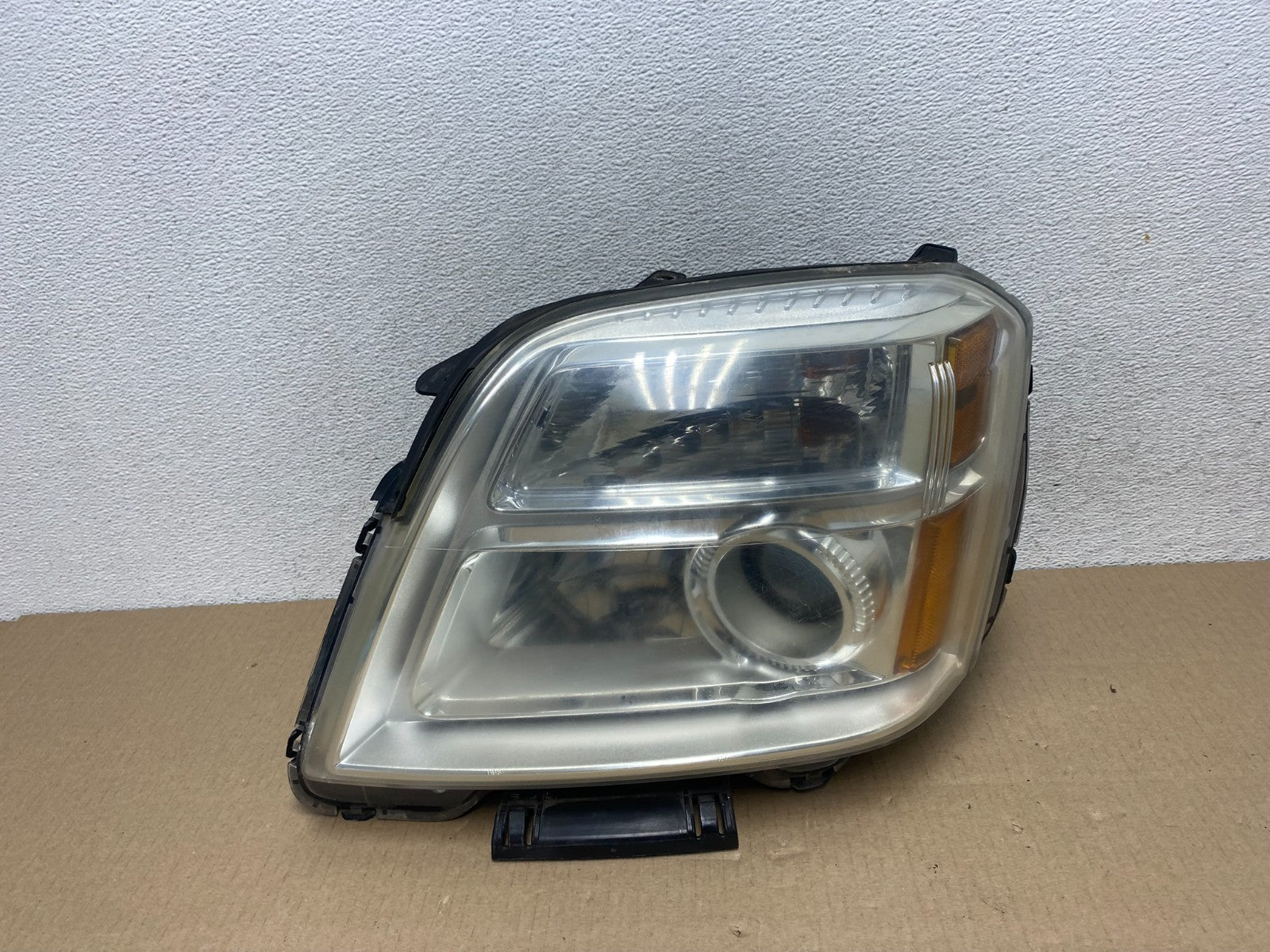 2010 to 2015 GMC Terrain Halogen Left Driver Lh Side Headlight AG5833 DW0