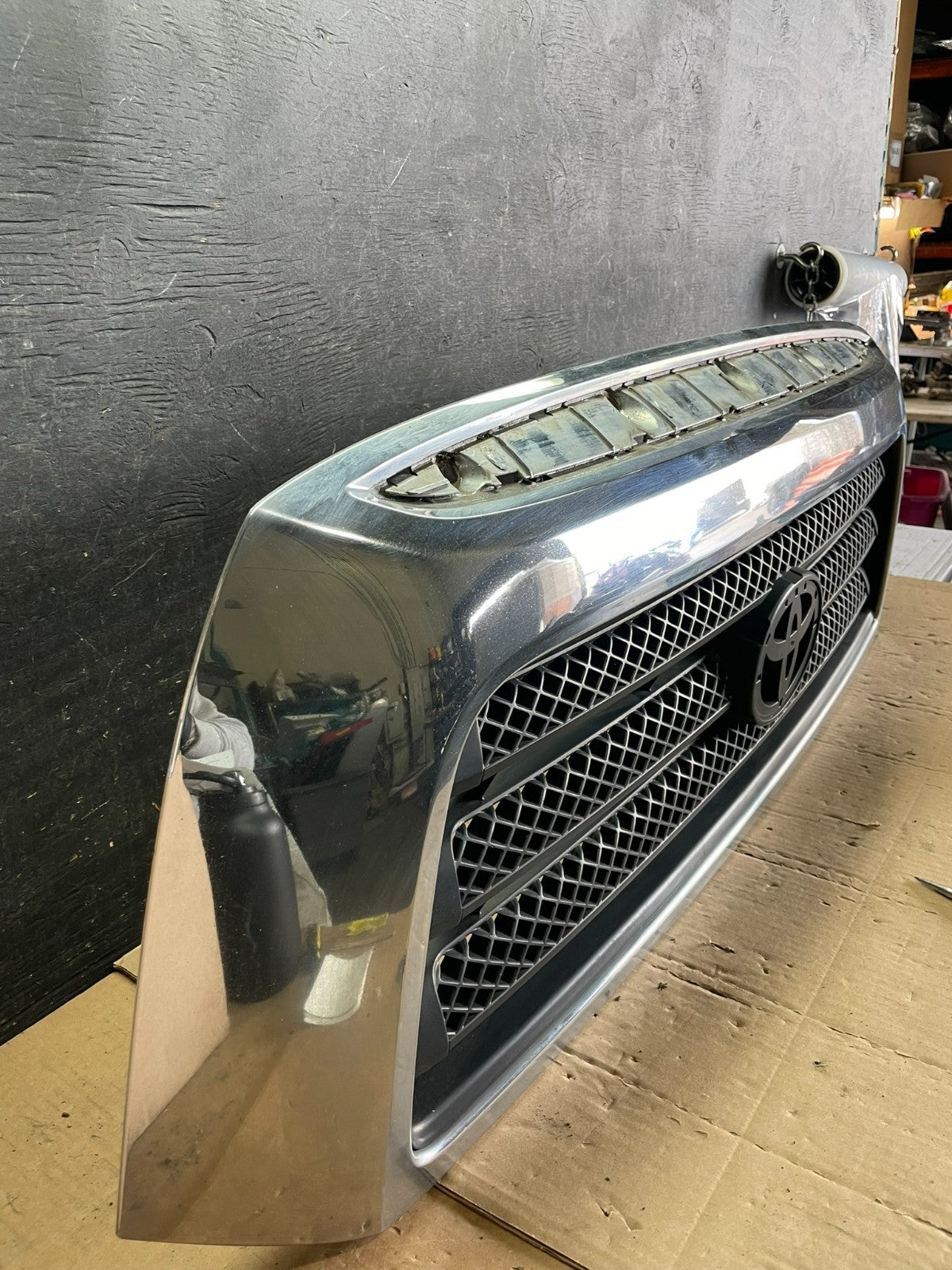 2007 to 2009 Toyota Tundra Front Upper Grill Grille W/ Emblem AA8913 DG2
