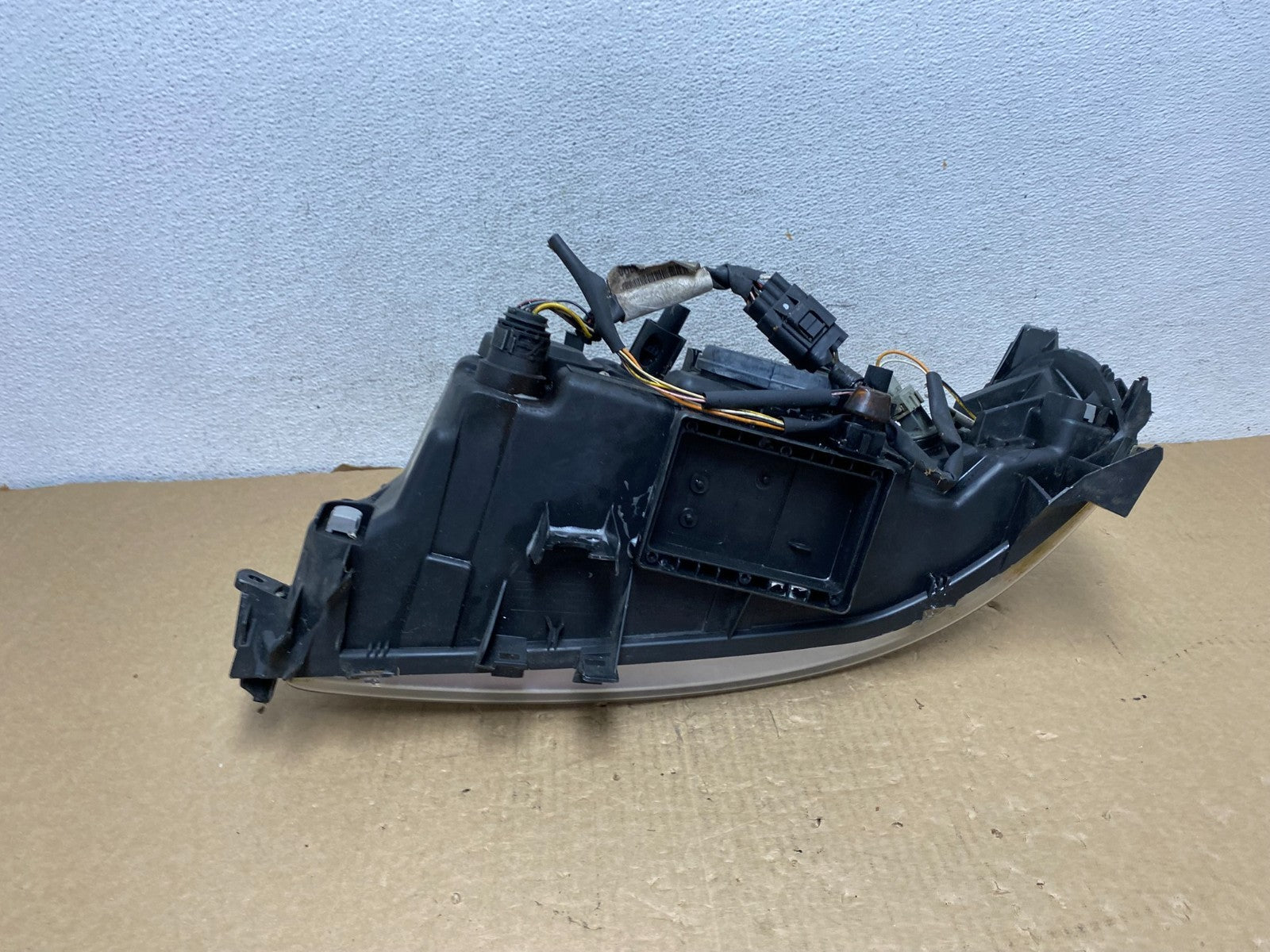 2005 to 2007 Volvo XC70 V70 Right Passenger RH Headlight AF7383 DW9