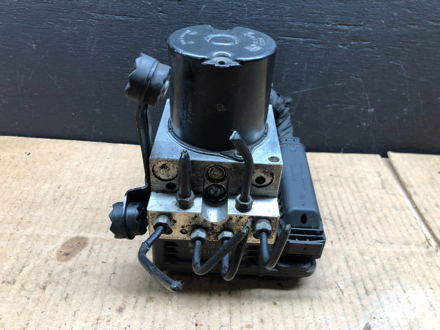 2008 to 2010 BMW 5-Series ABS Anti-Lock Brake Pump OEM 6780647 D2243 DG12