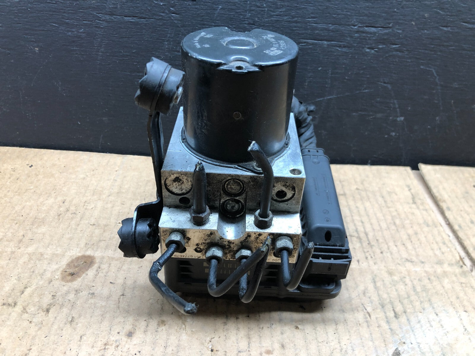 2008 to 2010 BMW 5-Series ABS Anti-Lock Brake Pump OEM 6780647 D2243 DG12