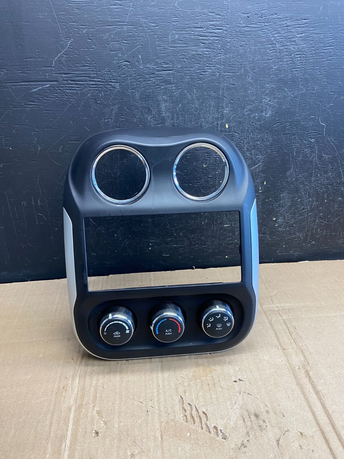 2011 to 2017 Jeep Compass Dash Climate Temperature Control Radio Bezel ad7184 DG0