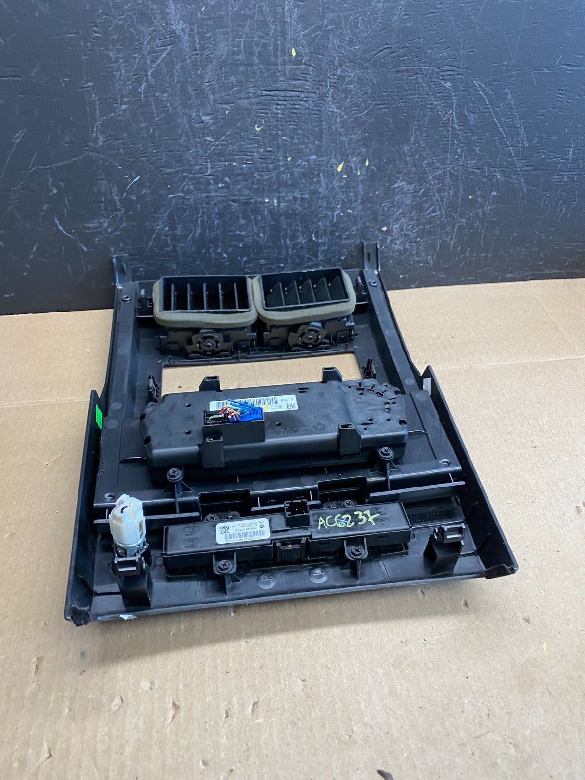 2008 to 2012 Jeep Liberty Dash Climate Temperature Control Radio Bezel ac6237 DG4