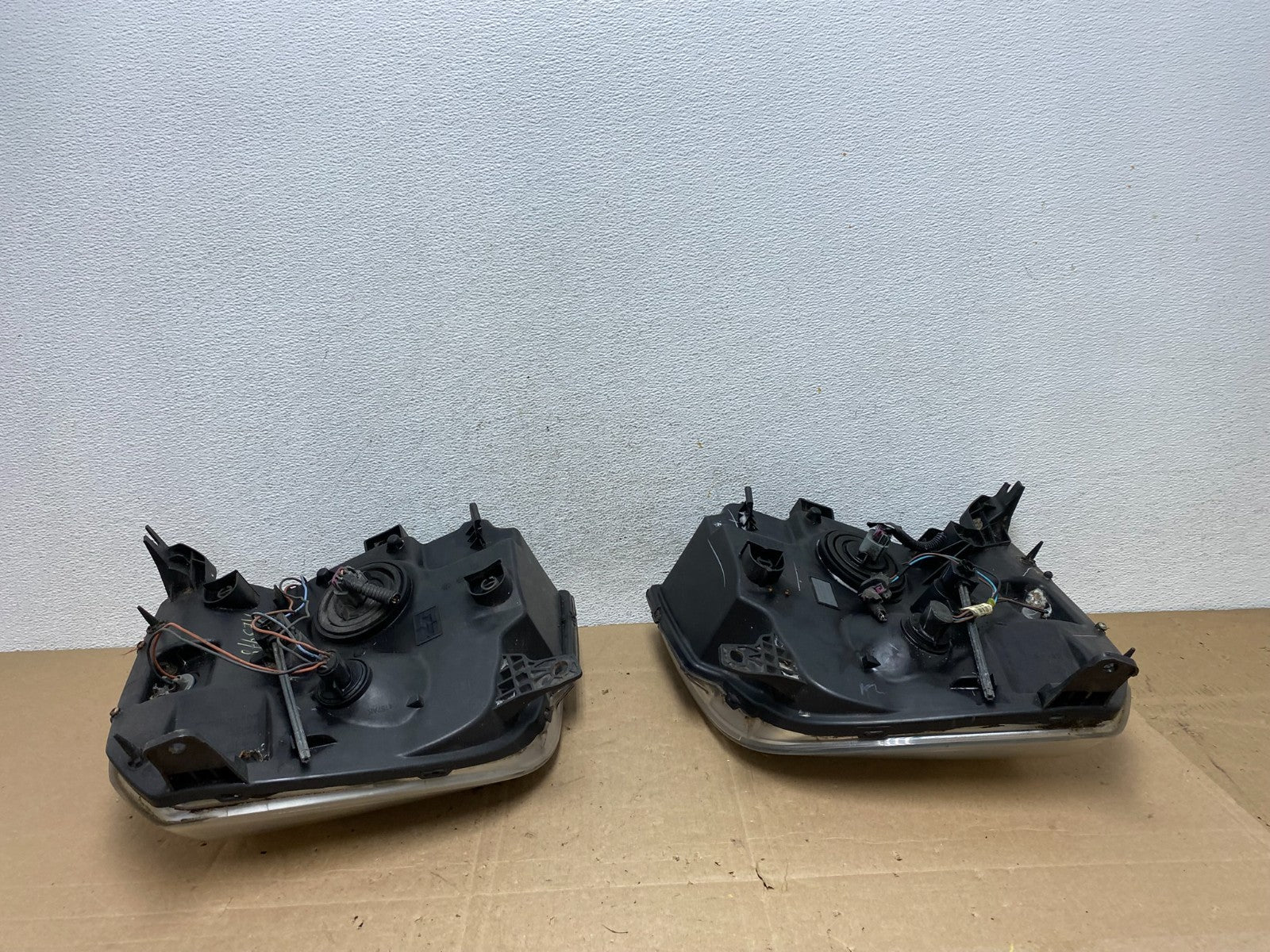 2007 - 2014 GMC Yukon Halogen Headlights Left+Right Side Set AE5978 DW8