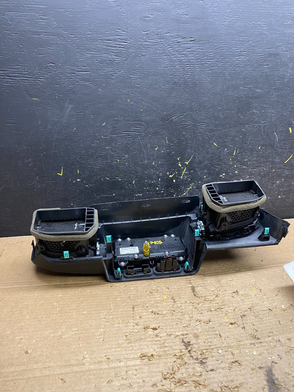 2020 to 2023 Ford  Explorer Console Radio Display Screen Air Vents X1405 DG5