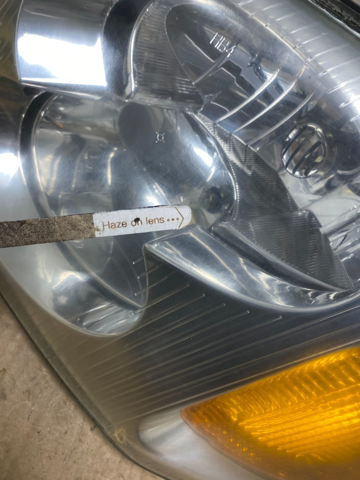 2002 to 2009 Gmc Envoy Left Driver Lh Side Headlight Halogen AI8207 DW4