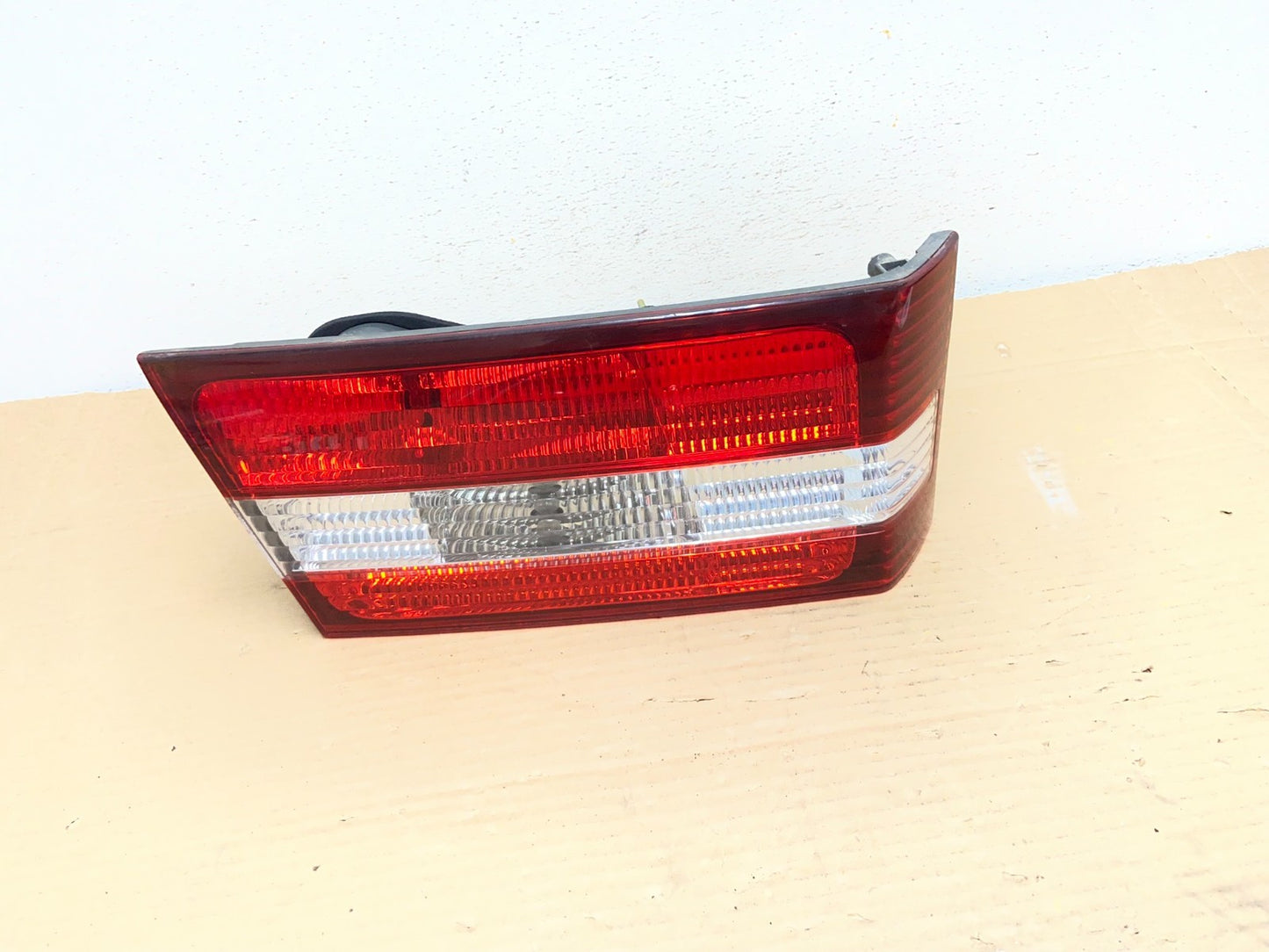 2000 2001 Lexus ES300 Inner Left Driver LH Side Tail Light AG8972 DW0