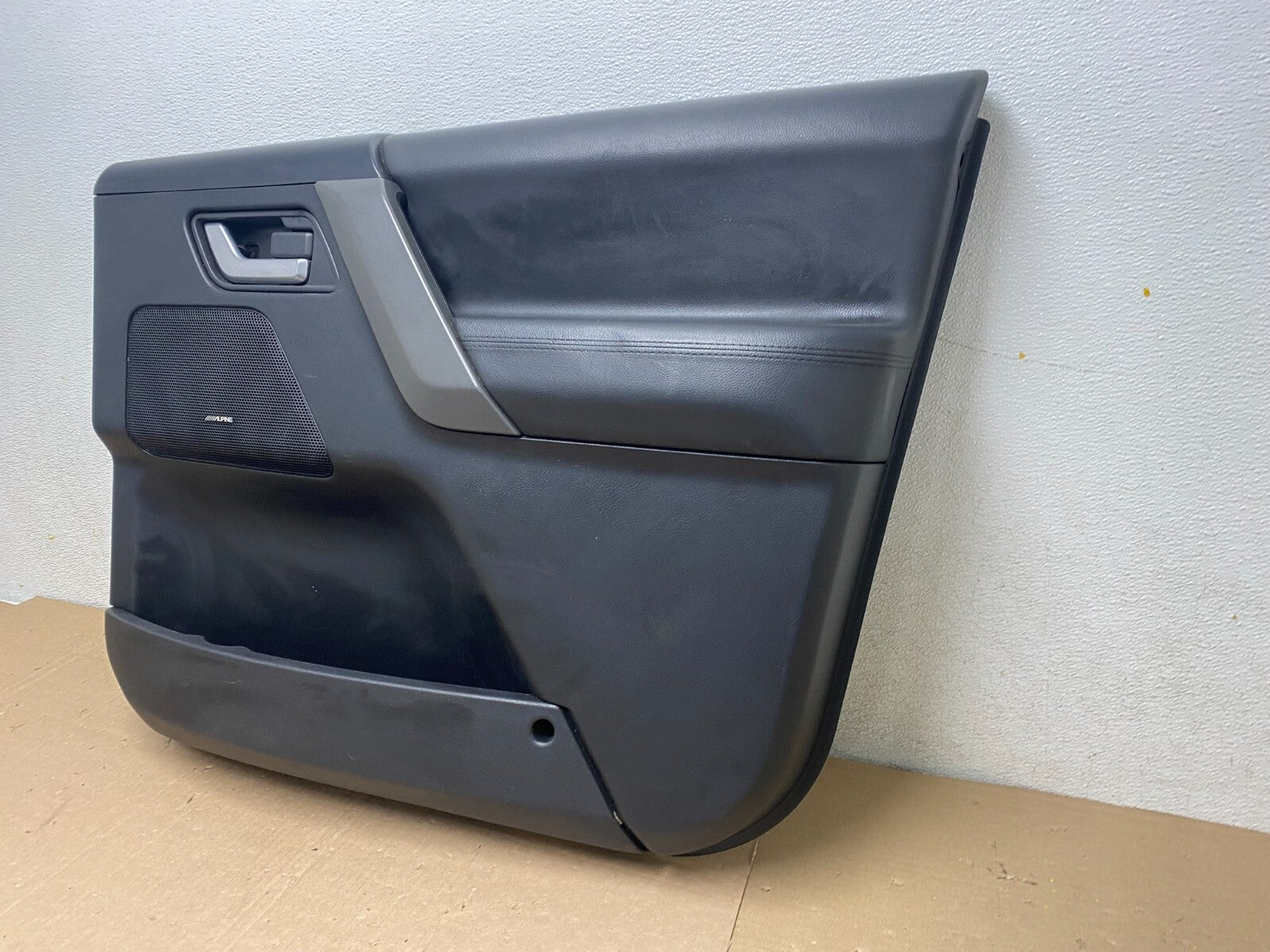 2008 to 2012 Land Rover Lr2 Front Right Passenger Side Door Panel j1483 PS1