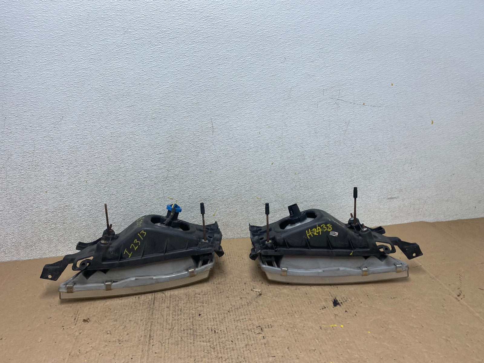1997 to 1999 Nissan Maxima Left+Right Side Headlights Halogen Q2911 DW9