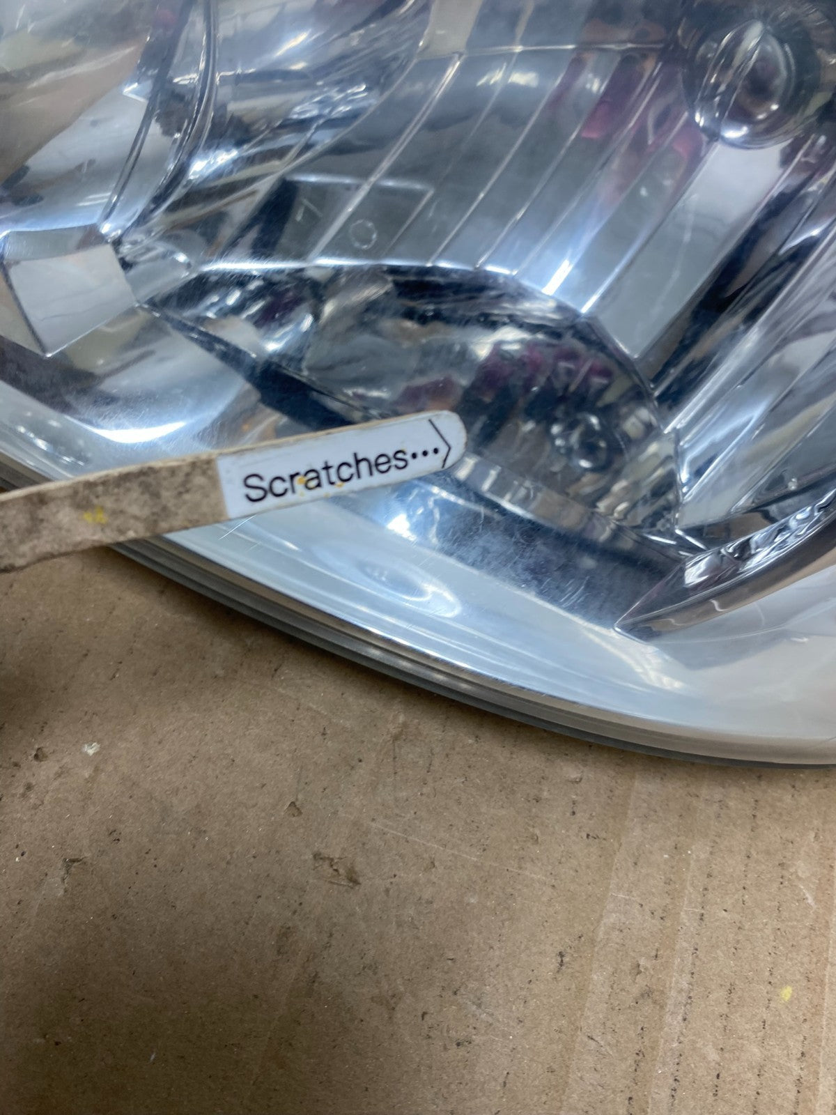 2002 to 2005 Kia Sedona Left Driver LH Side Headlight AB8109 DW3