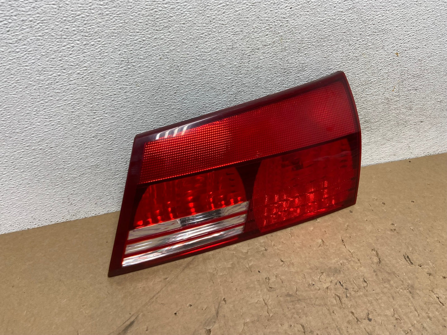 2004-2005 Toyota Sienna Right Passenger RH Side Inner Tail Light AG1333 LK2
