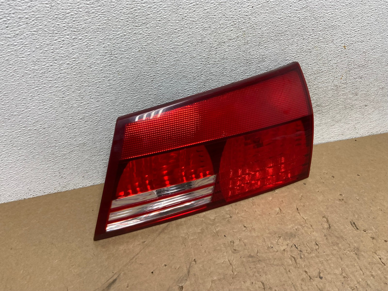 2004-2005 Toyota Sienna Right Passenger RH Side Inner Tail Light AG1333 LK2