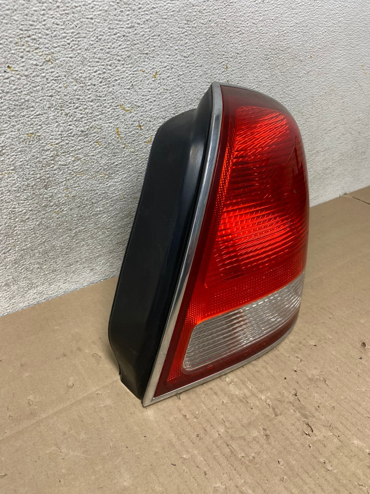 2001-2003 Hyundai XG300 XG350 XG Right Passenger Side Tail Light AI2227 LK2