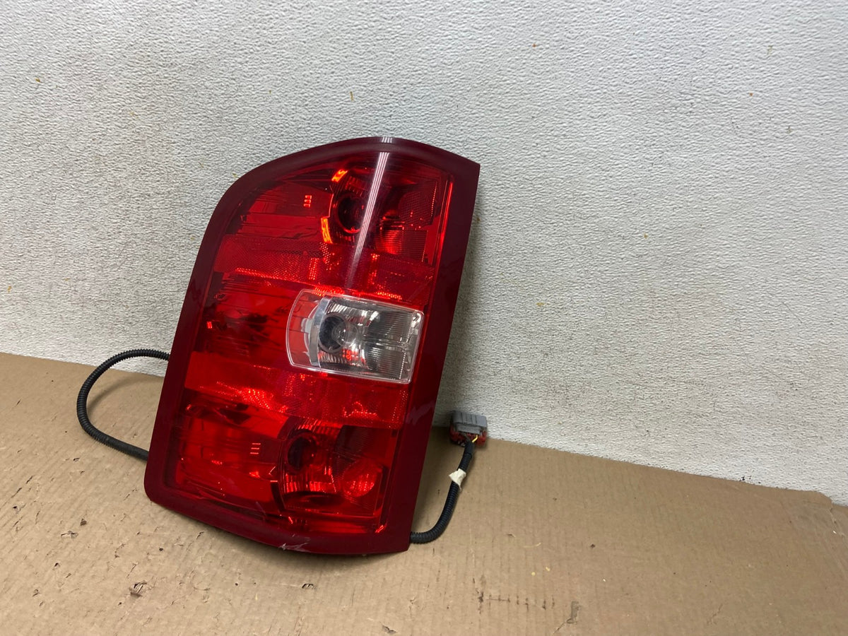 2007 to 2013 Chevrolet Silverado Left Driver LH Side Tail Light AH5893 LK2