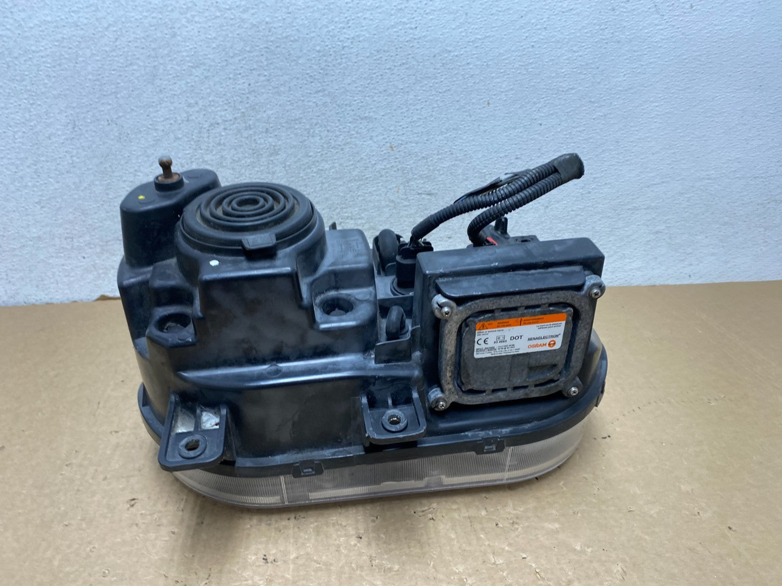 2008 to 2014 Dodge Challenger Left Driver LH Side Xenon Headlight AF7918 DG4