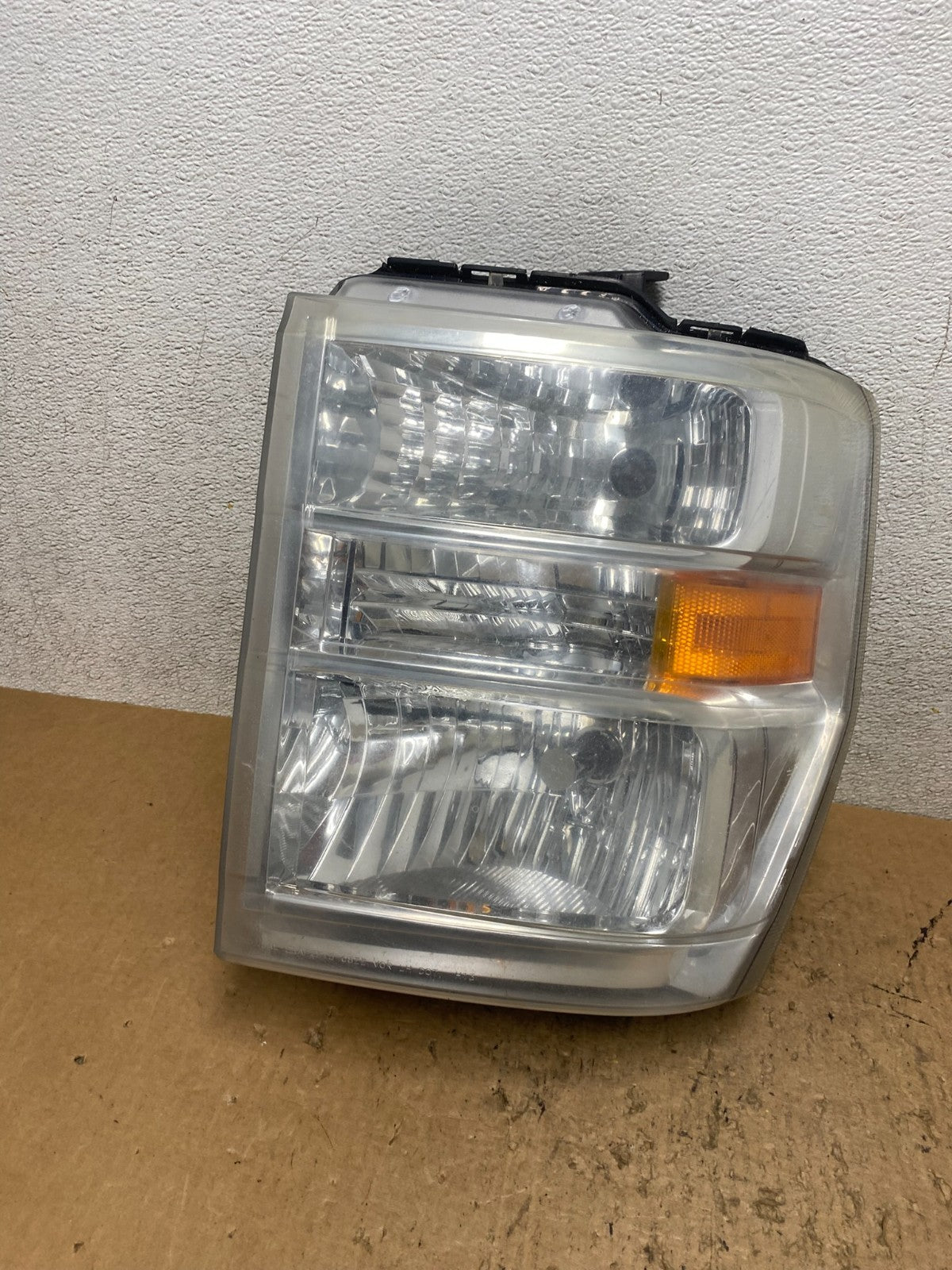 2008-2014 Ford Econoline E150 E250 E350 Left Driver LH Headlight OEM Q8140 DW0
