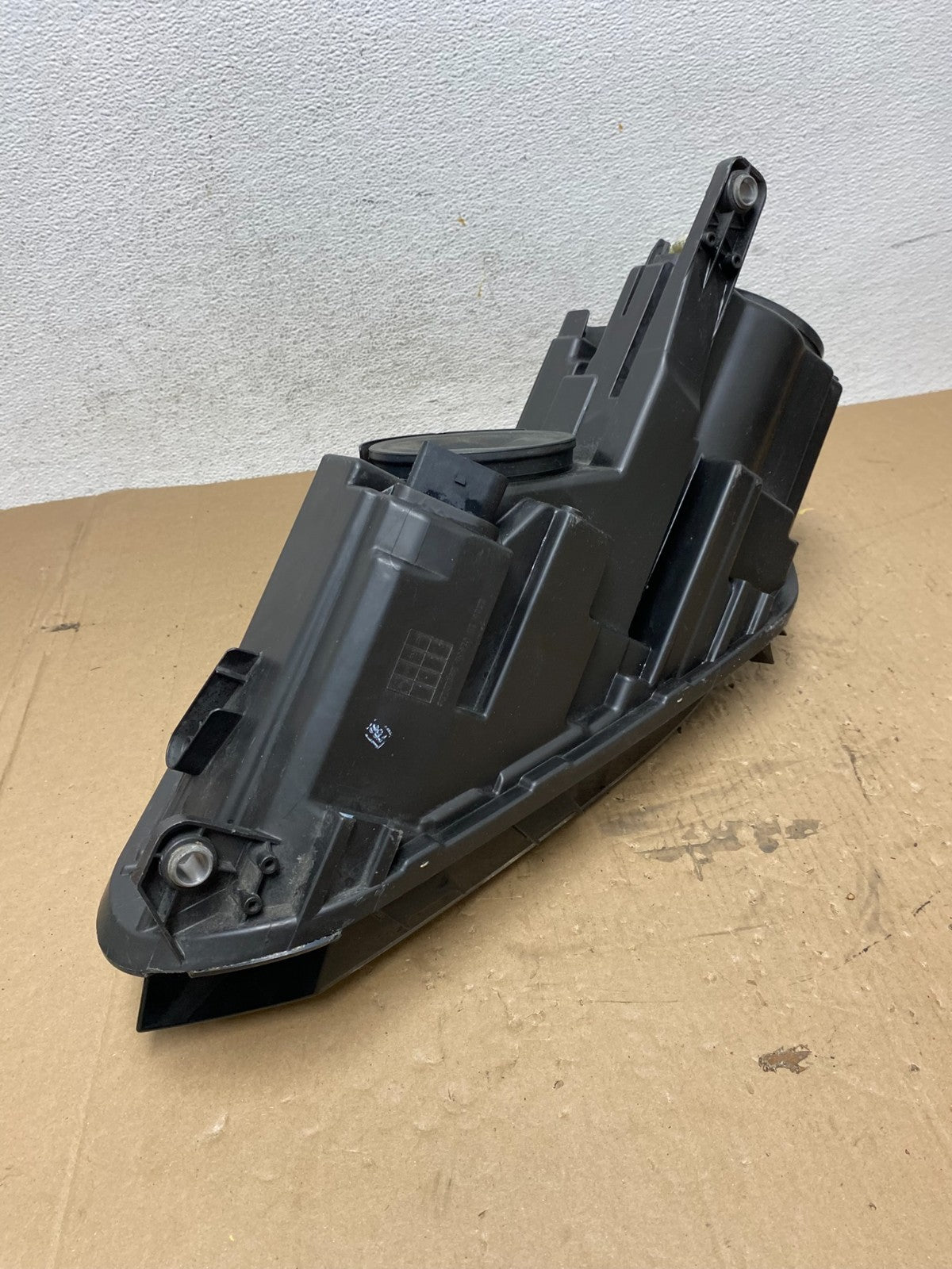 2012 to 2018 Volkswagen Tiguan Right Passenger RH Halogen Headlight AD7798 DW6