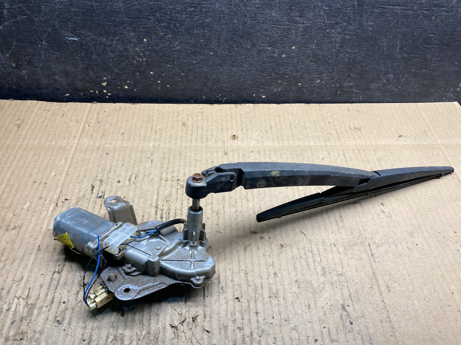 2006 to 2005 Mazda 5 Windshield Rear Wiper Motor Y1378 DG1