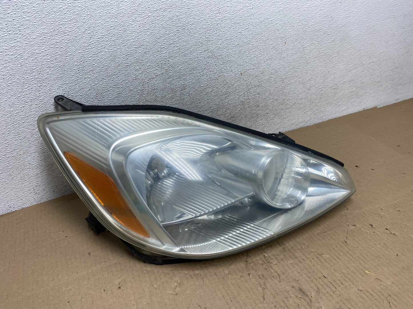 2004-2005 Toyota Sienna Right Passenger Halogen Headlight AG5928 DW2