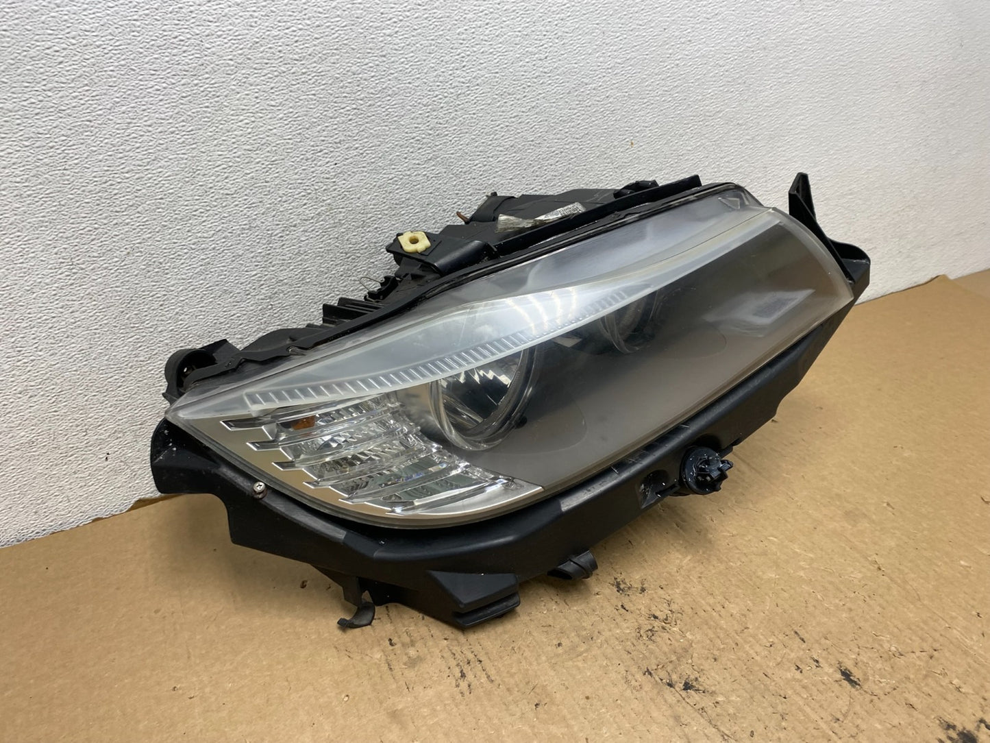 2009-2011 BMW 3 Series 328i 4/D Sedan Headlight Halogen Right Passenger AG22522