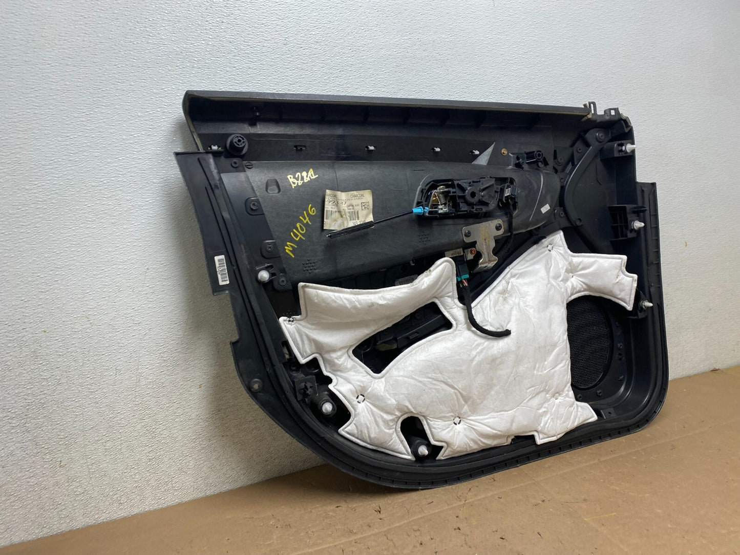 2013 to 2019 Ford Taurus Front Right Side Interior Door Panel M4046 DG8