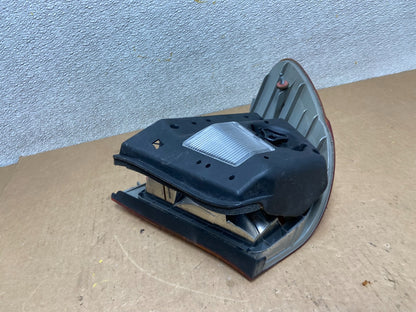 2002 -  2005 BMW 3 E46 Series Right Passenger RH Side Tail Light Z6864 DW5
