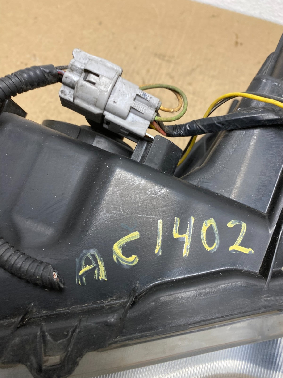 2010-2012 Subaru Legacy Outback Right Passenger Headlight Oem AC1402 DW8
