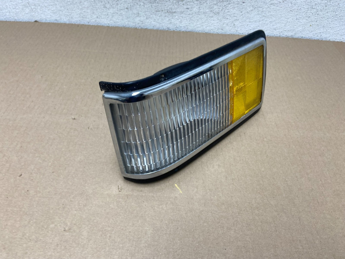 1989 to 1993 Cadillac Deville Front Left Driver LH Turn Signal AG5819 DG2