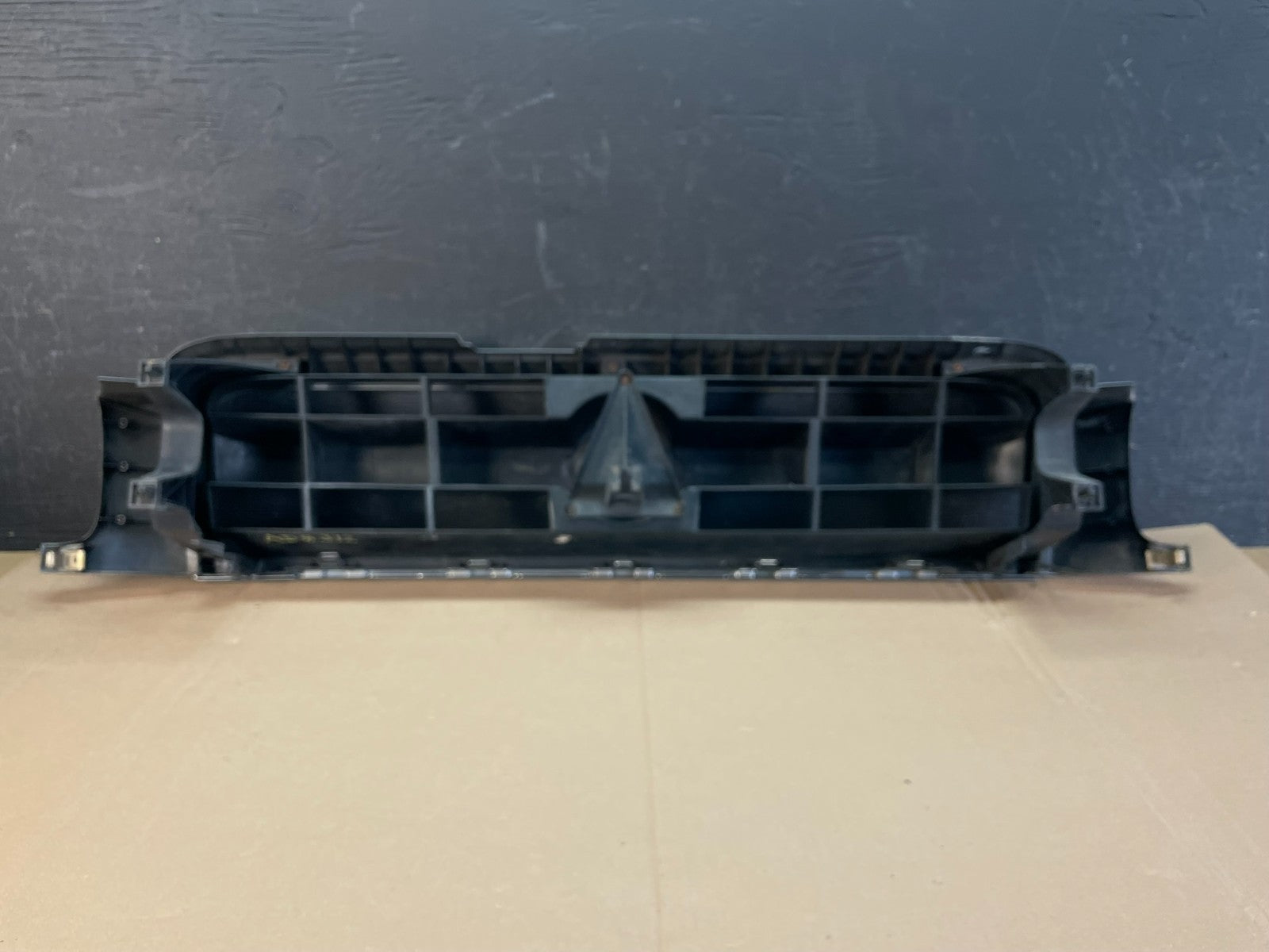 2002 2003 2004 Nissan Pathfinder Front Upper Grill Grille AD8312 DG6