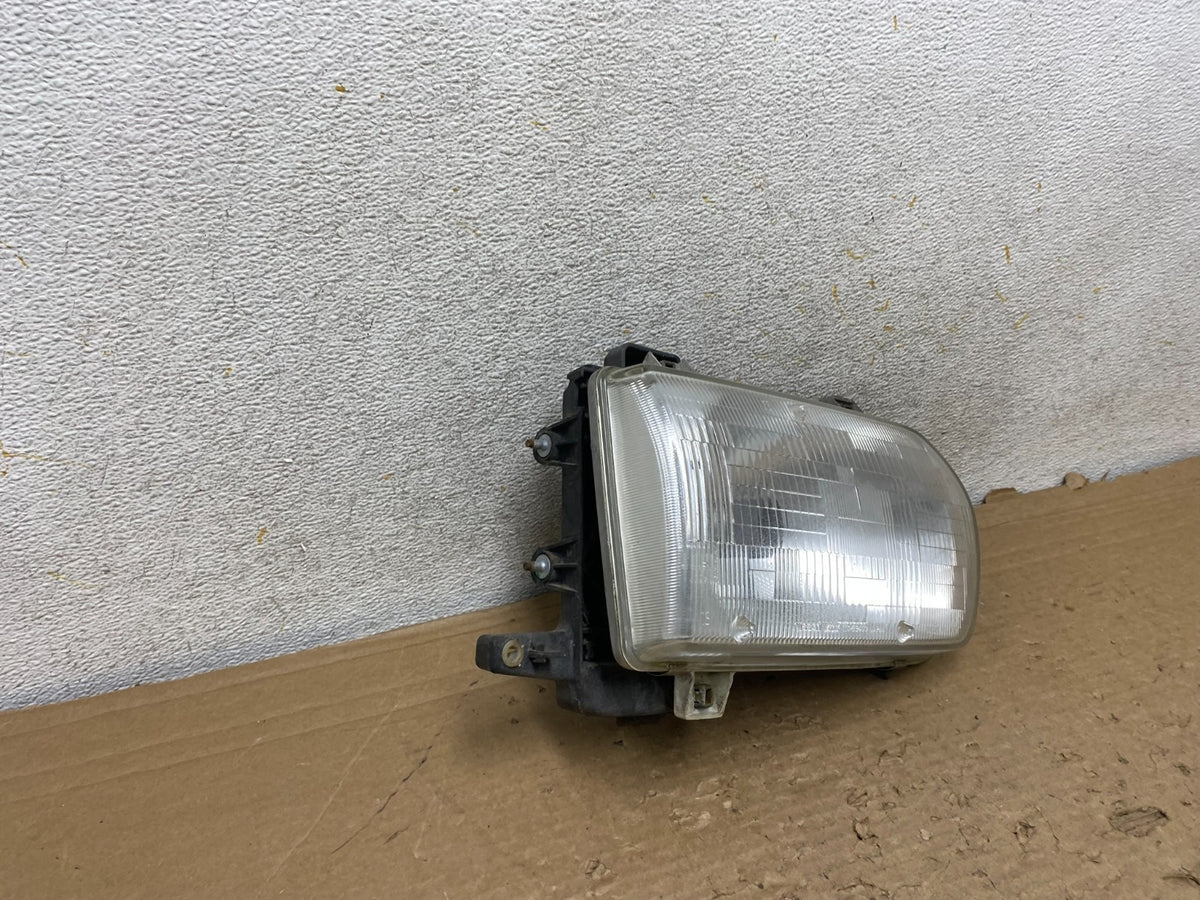 1996-1998 Nissan Pathfinder Right Passenger Side Headlight ah9164 DG1