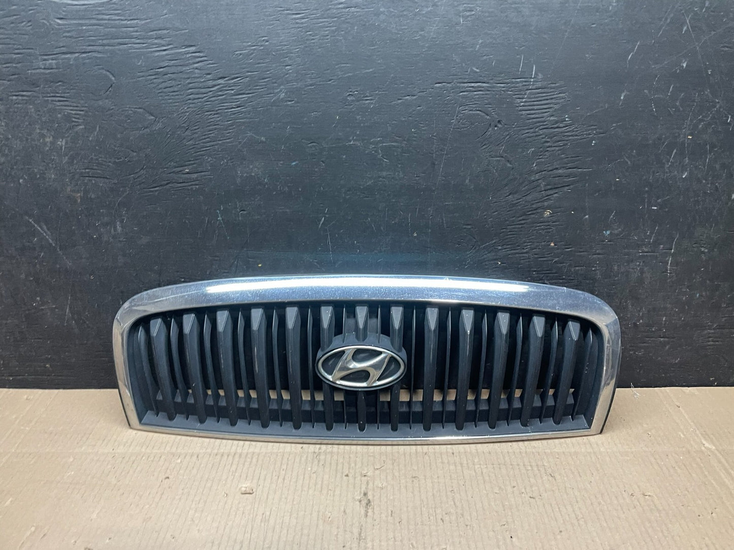 2001 to 2005 Hyundai Sonata Front Upper Grille Grill Bumper i7548 OEM DG0