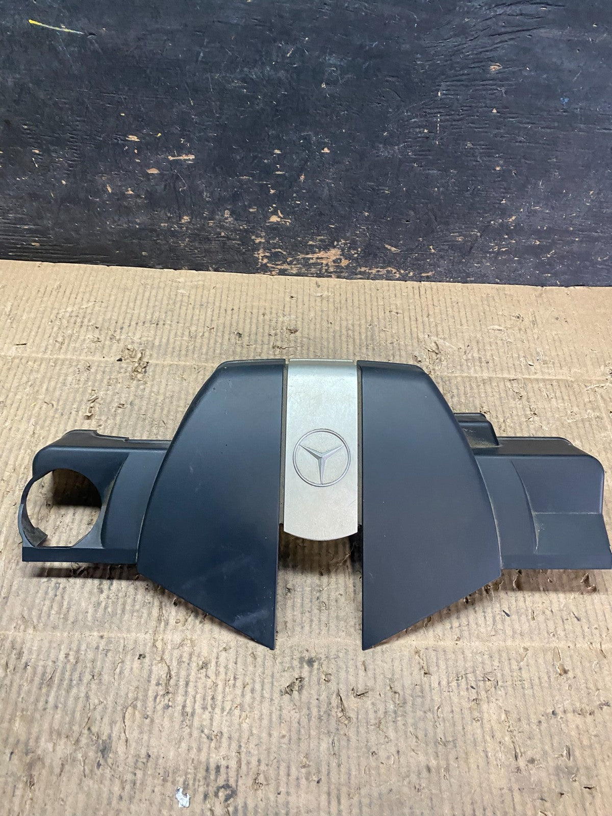 2002 to 2006 Mercedes C240 Engine Air Intake Cleaner Box T9610 DG1