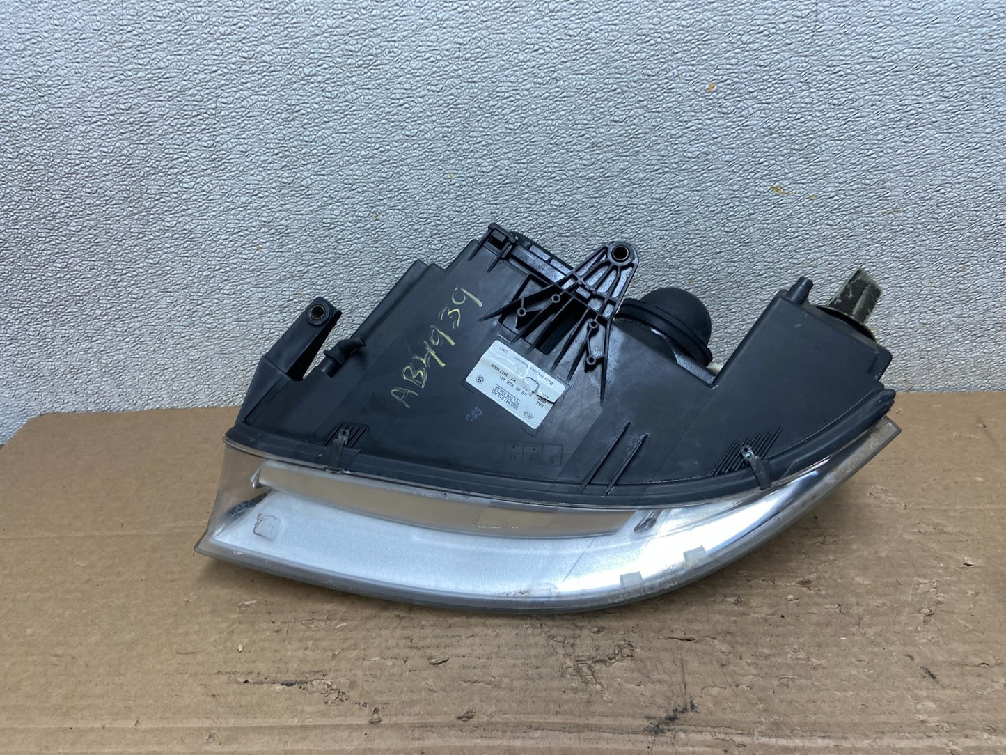 2001-2005 Volkswagen Passat Right RH Halogen Headlight Oem AB4939 DW6