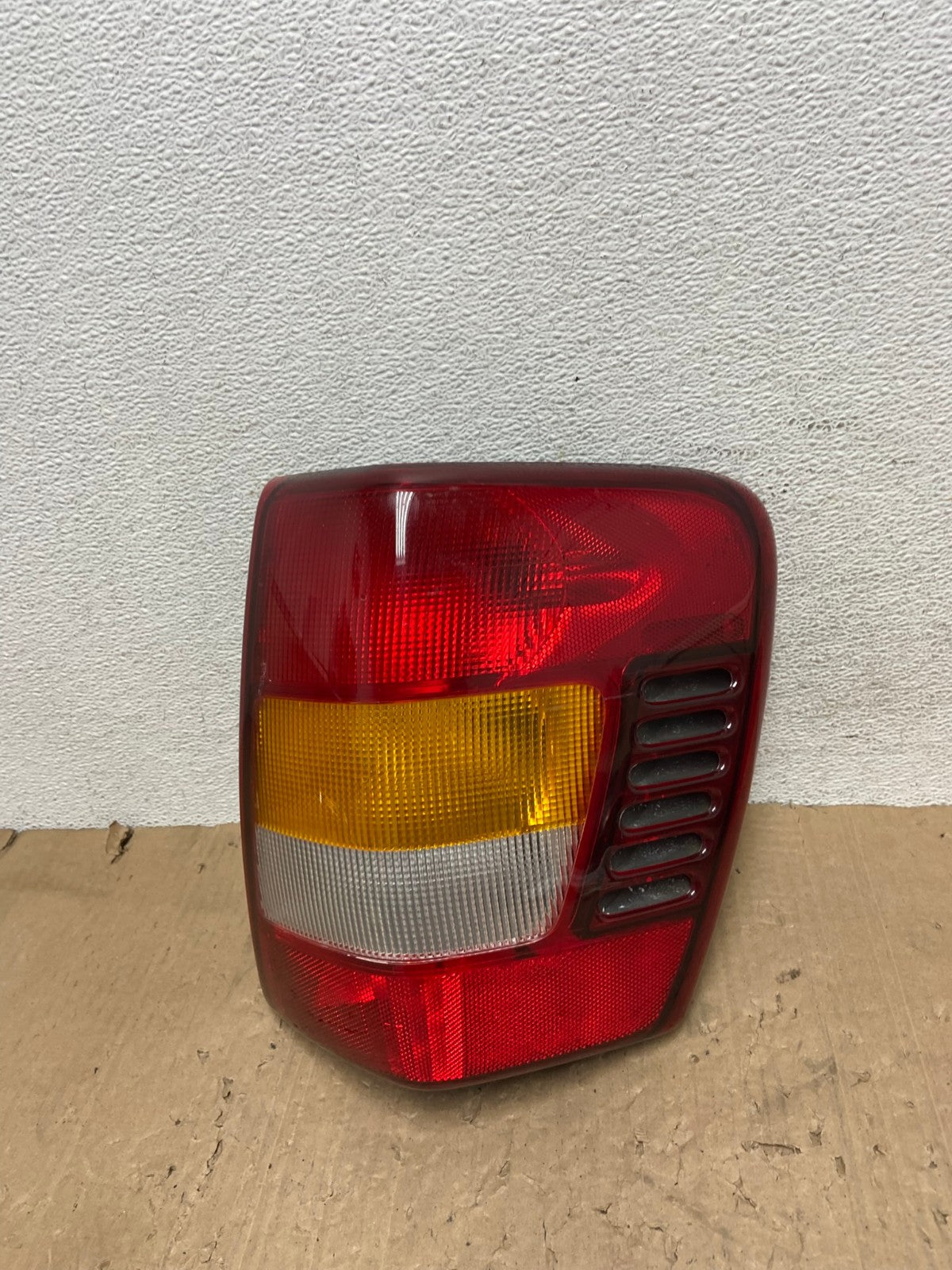 1999-2004 Jeep Grand Cherokee WJ Right Passenger Rh Tail Light AE9386 LK0