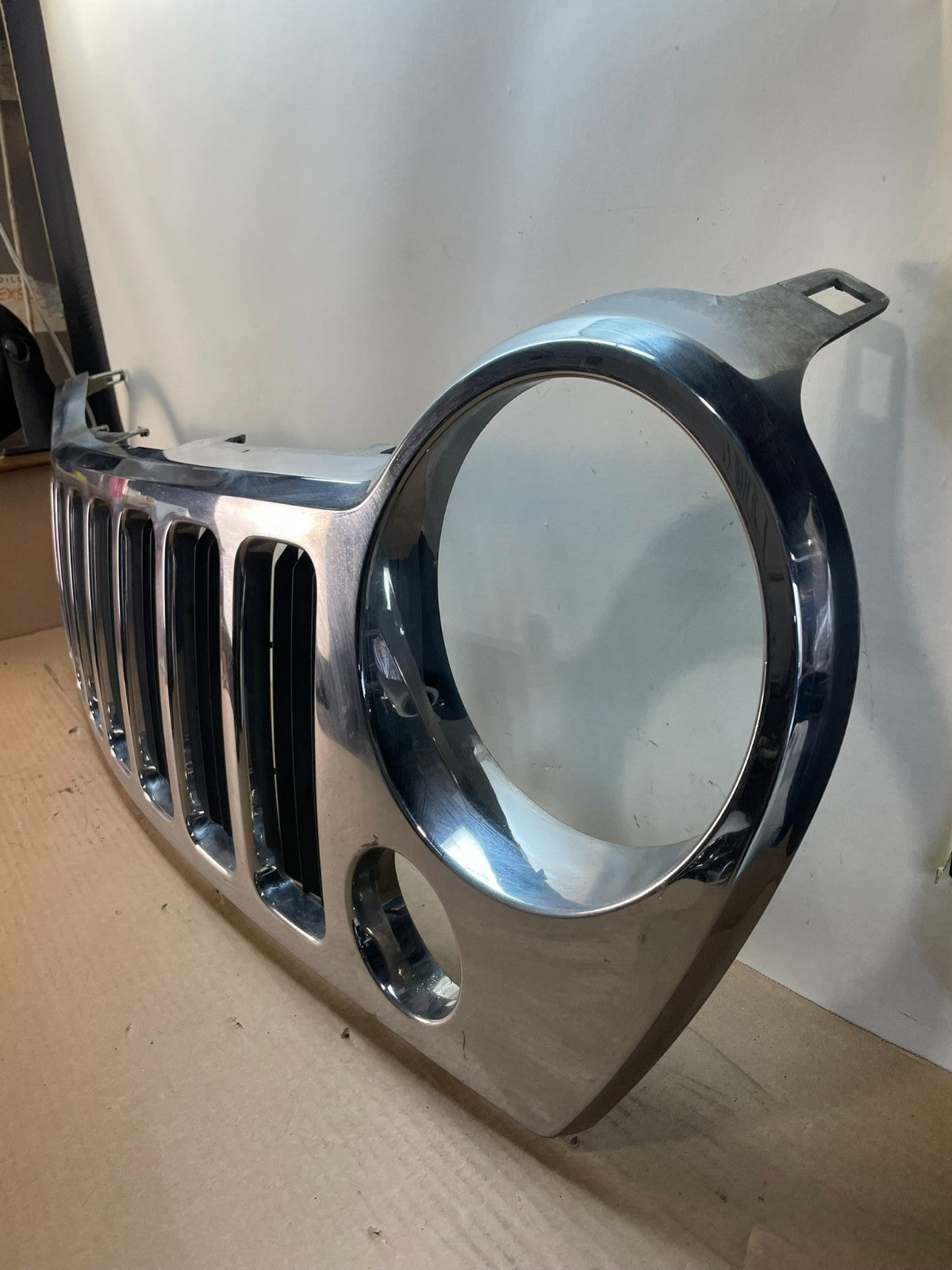 2005 to 2007 Jeep Liberty Front Upper Grill Grille AF8500 DG1