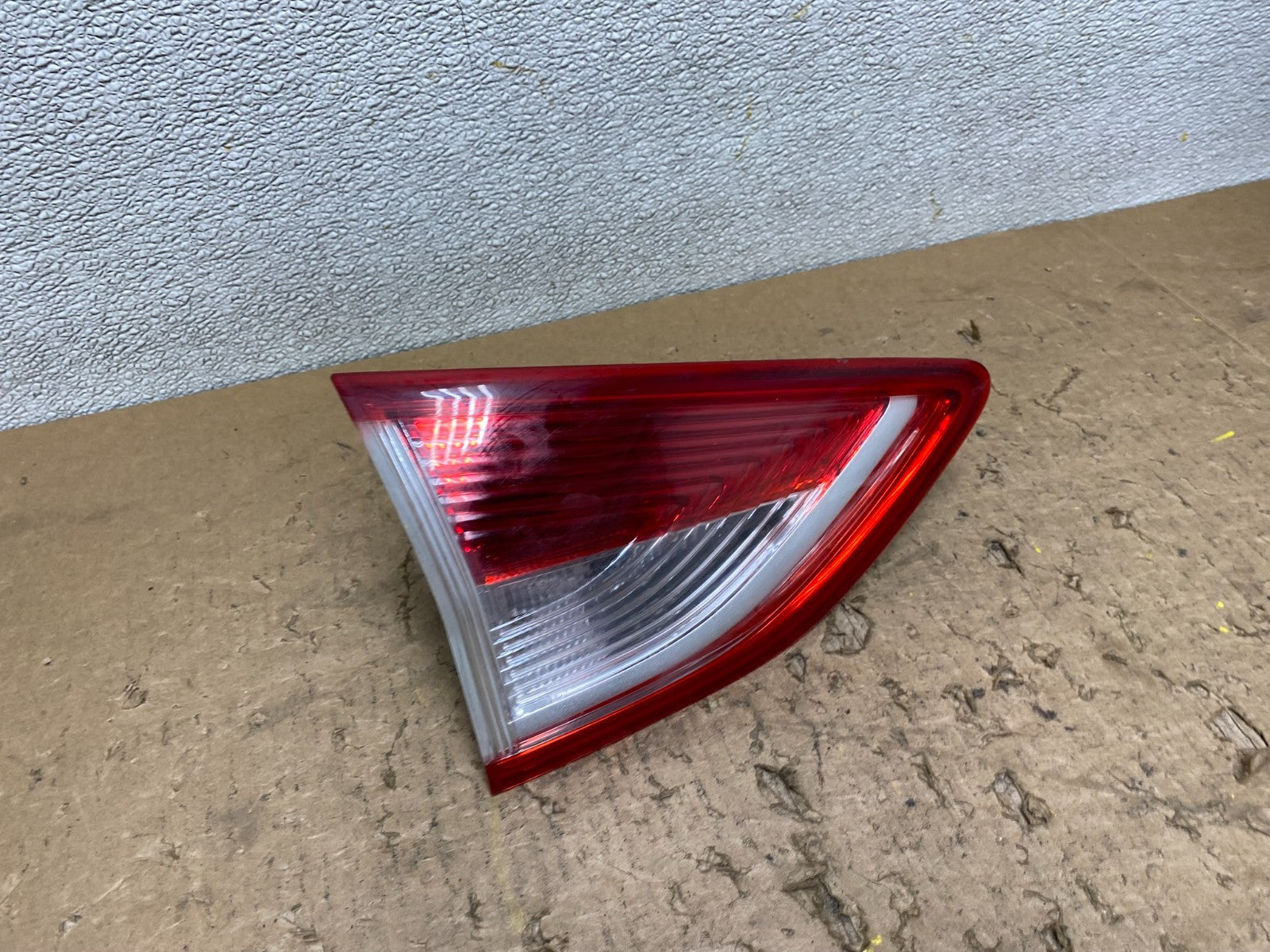2013 to 2016 Ford Escape Left Driver LH Side Inner Tail Light OEM V8516 DW2